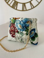 Load image into Gallery viewer, Bustina Lady
